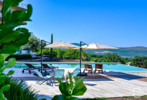 A1 2 beds 2 baths Lux Condo Pool Sea Views